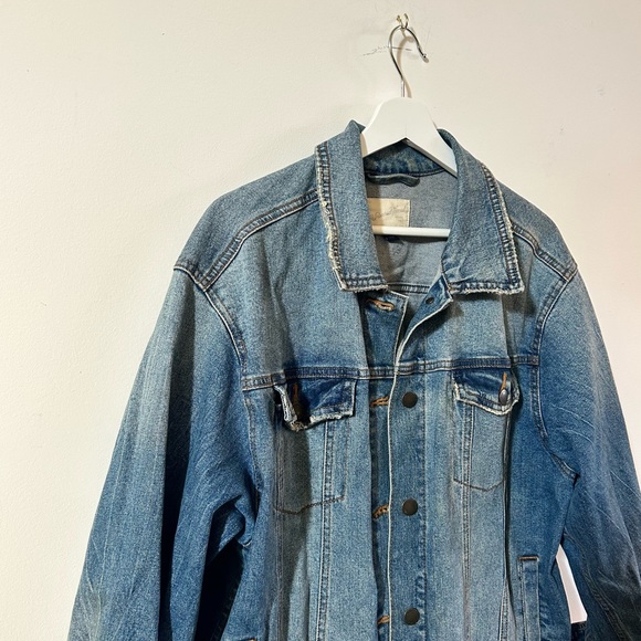 Universal Threads Jean Jacket - Picture 3 of 4